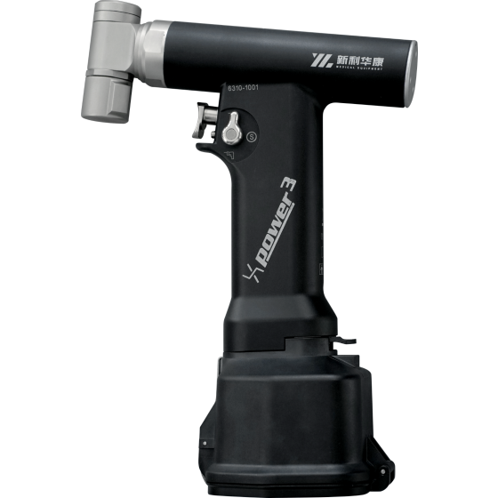 Battery-powered pendulum saw for bone tissue surgery